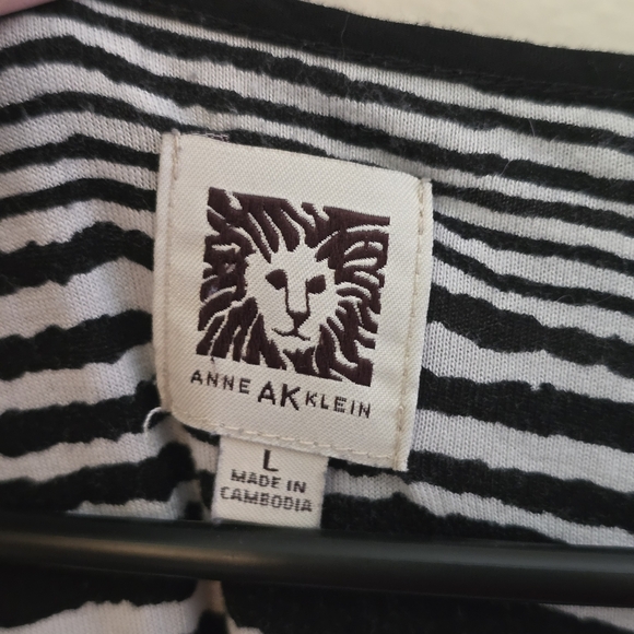 Anne Klein Women's Large Black and White Striped Short Sleeve Top - Picture 3 of 3